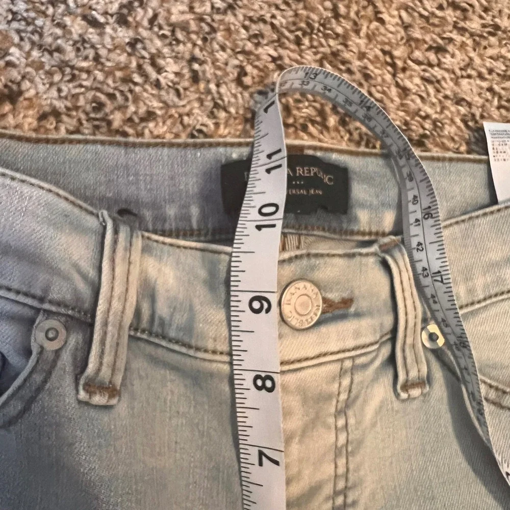 Banana Republic Universal Jean High Rise Raw Hem Light Wash Denim Size 1‎